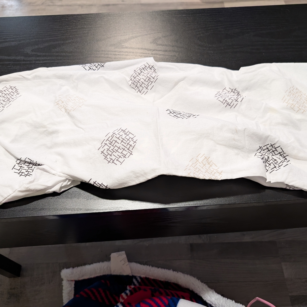 White Patterned Mattress Cover